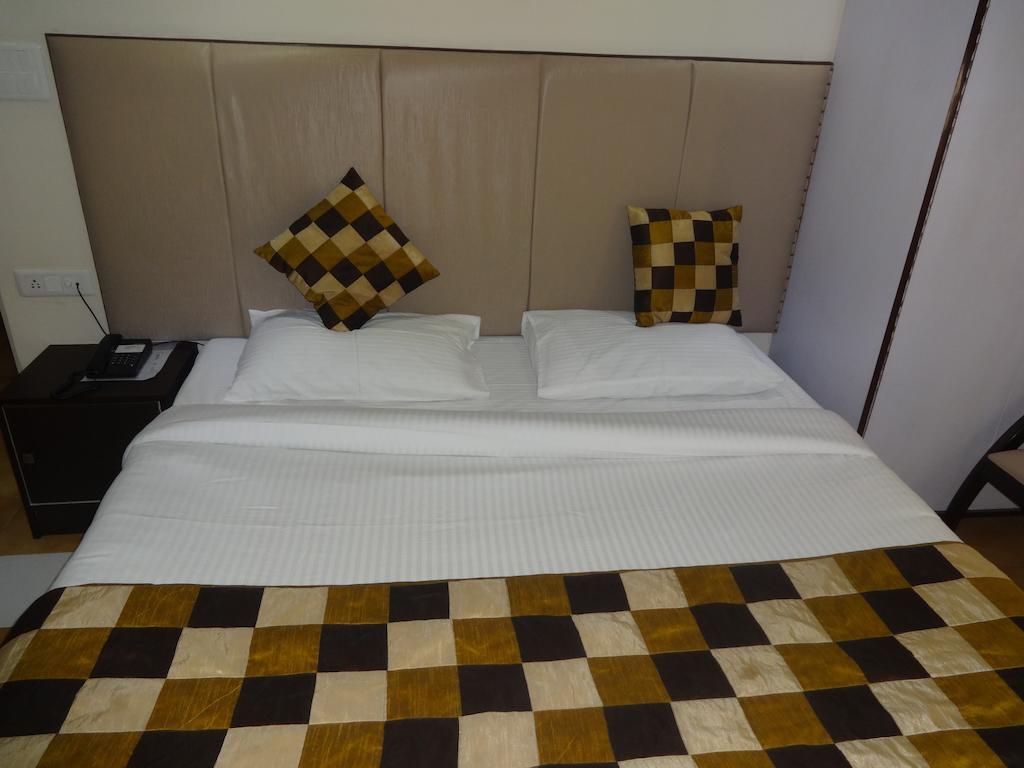 Hotel Grace Yeni Delhi Oda fotoğraf