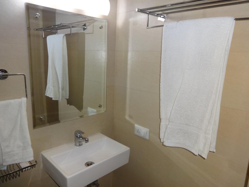 Hotel Grace Yeni Delhi Oda fotoğraf