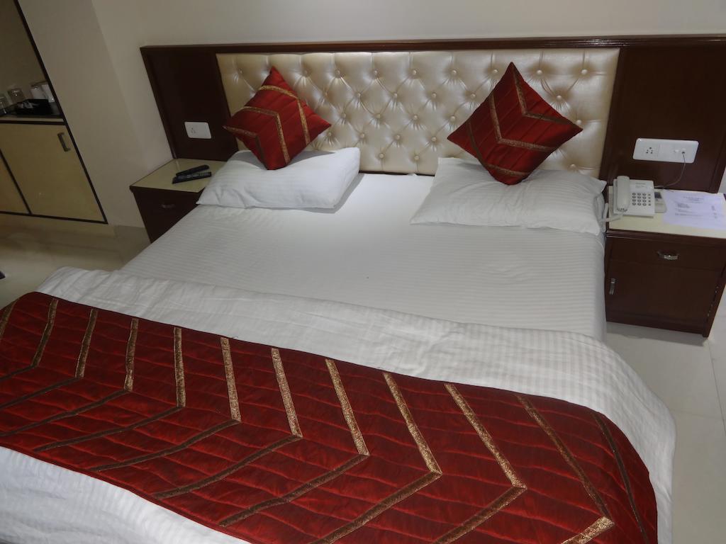Hotel Grace Yeni Delhi Oda fotoğraf